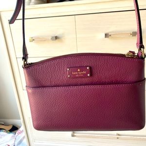 KATE SPADE Mini maroon cross purse